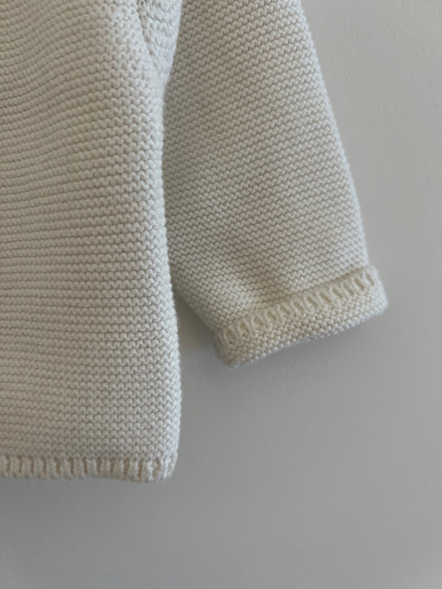 Vestje off-white met madeliefje