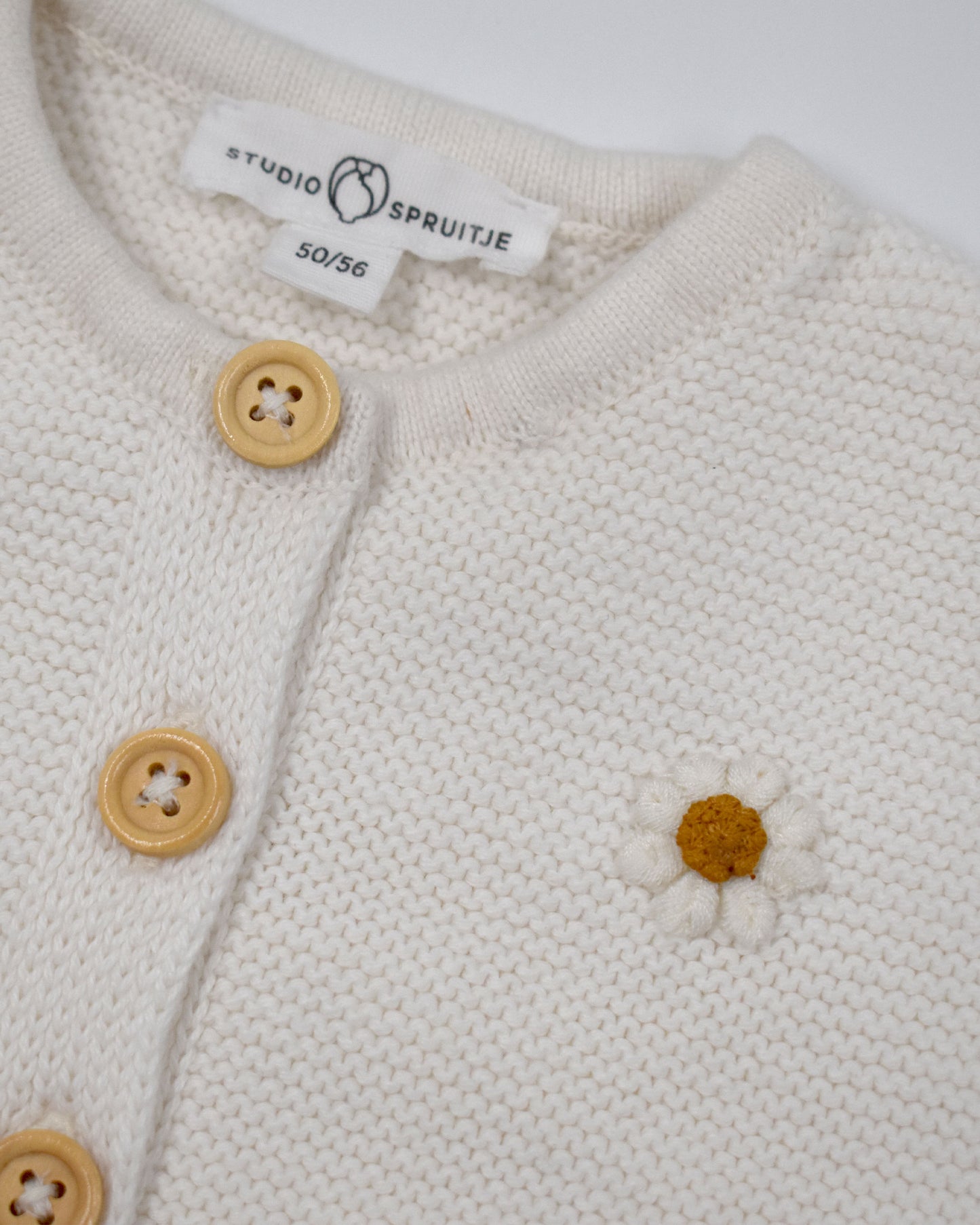 Vestje off-white met madeliefje