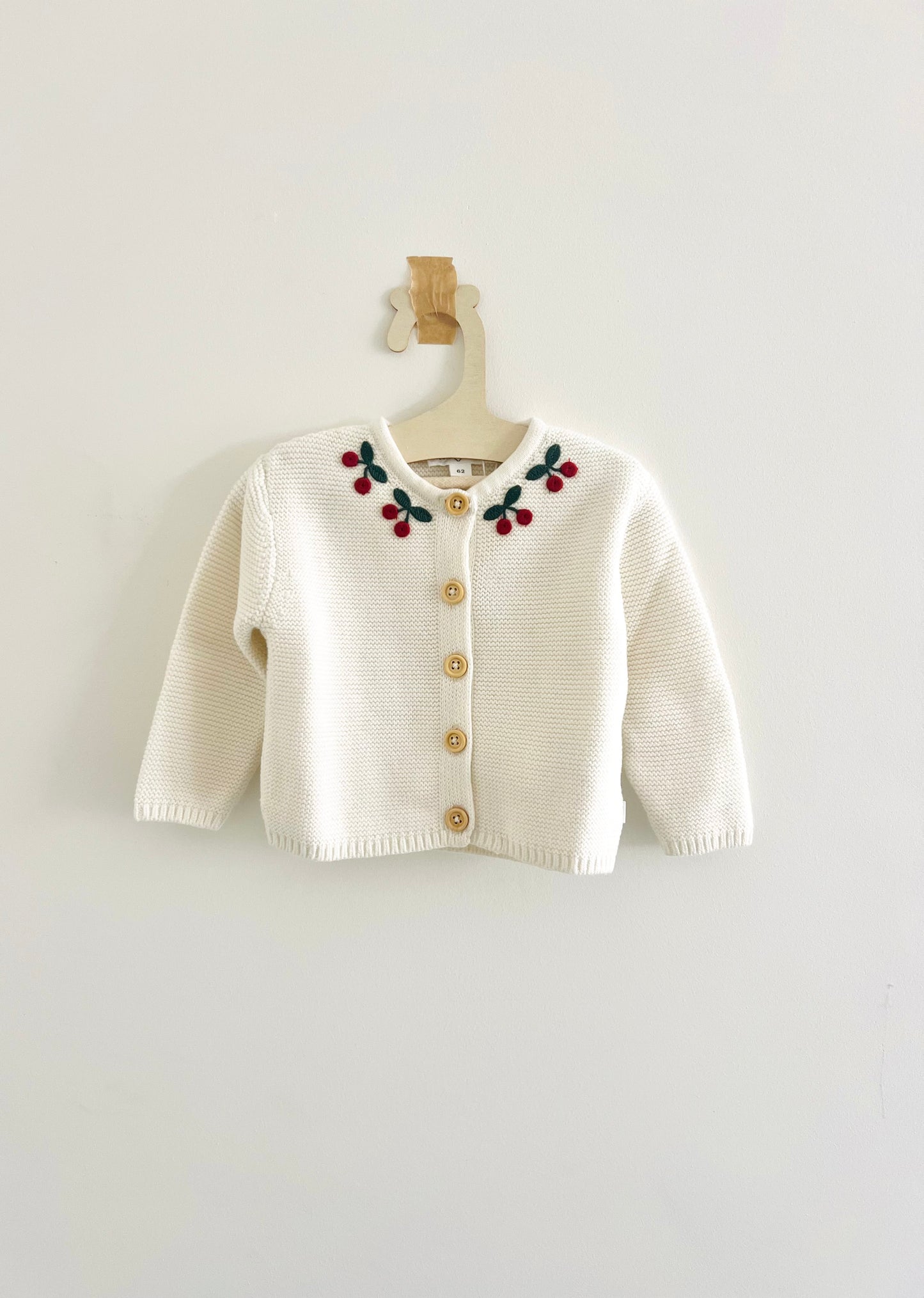 Vestje off-white met kersjes