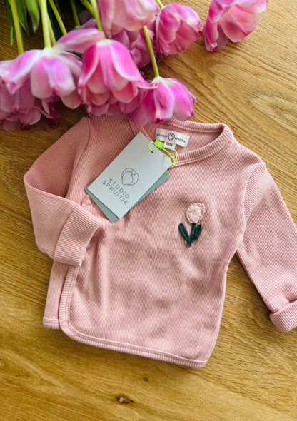 Overslagshirtje rib roze met bloem
